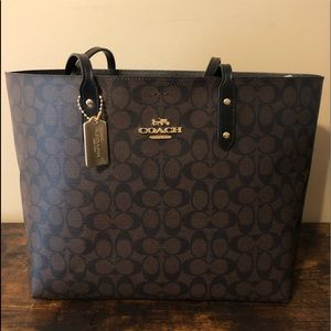 Coach Town Tote In Signature Canvas